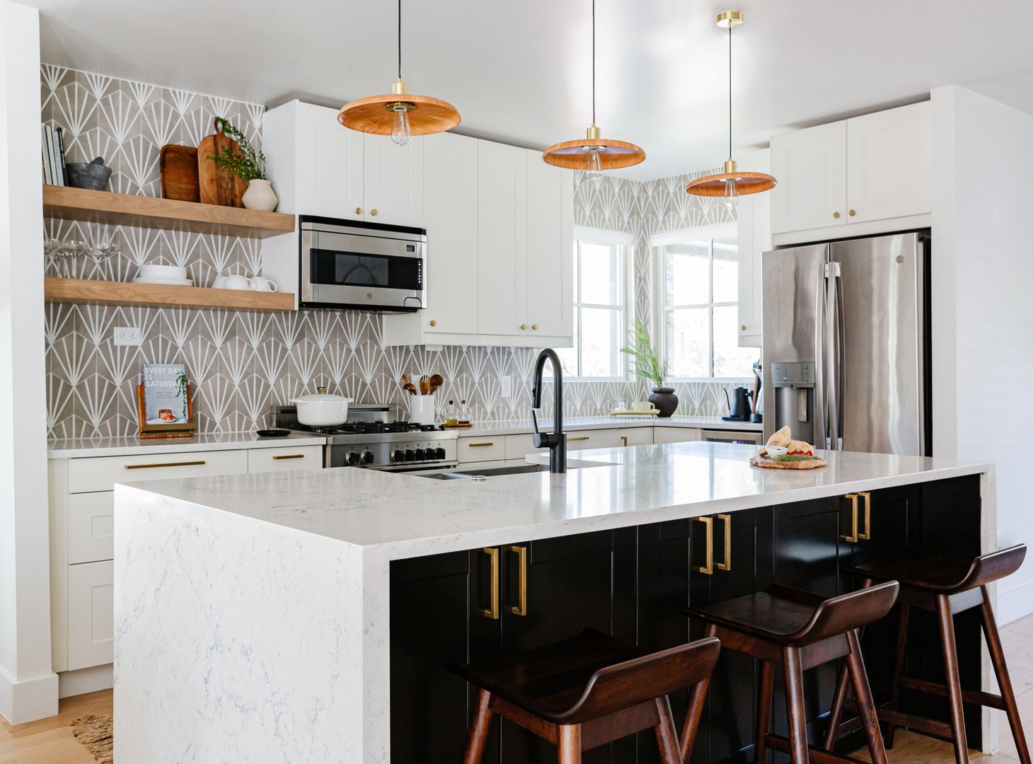 Say Goodbye to Microwave Mess: Quick and Easy Cleaning Hacks